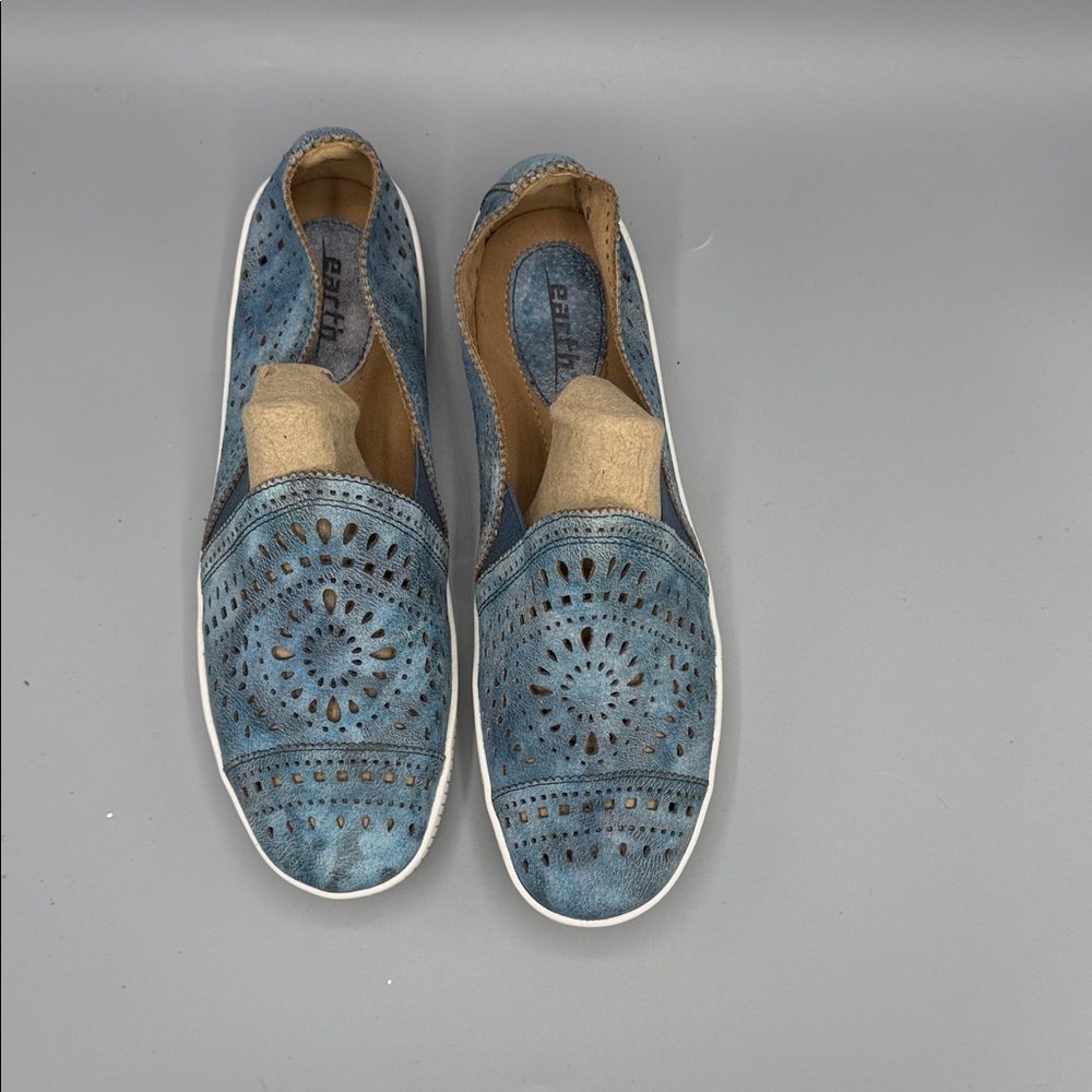 NWOB Earth Sz 9B Tayberry Denim Jeans Perforated Leather Loafers